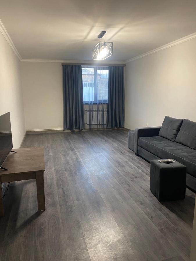 3 Cosy Apartment Near Airport Evn Erevan Esterno foto